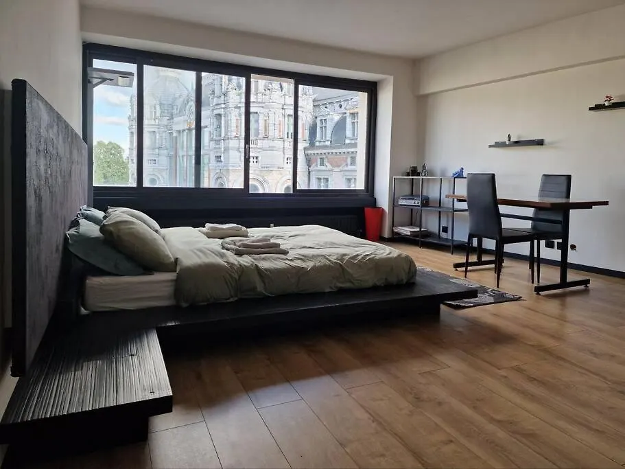 Stunning View + Japan Design Bed @ Central Station Antwerpen Apartman