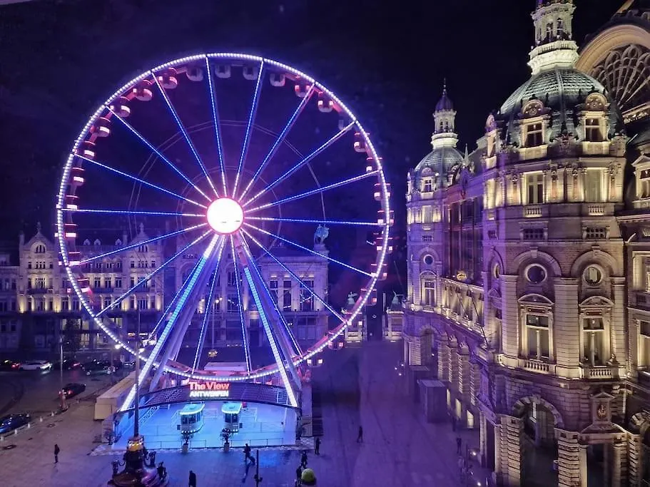 Stunning View + Japan Design Bed @ Central Station Antwerpen