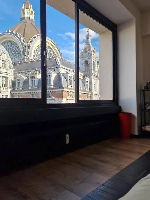 Stunning View + Japan Design Bed @ Central Station Antwerpen Apartman