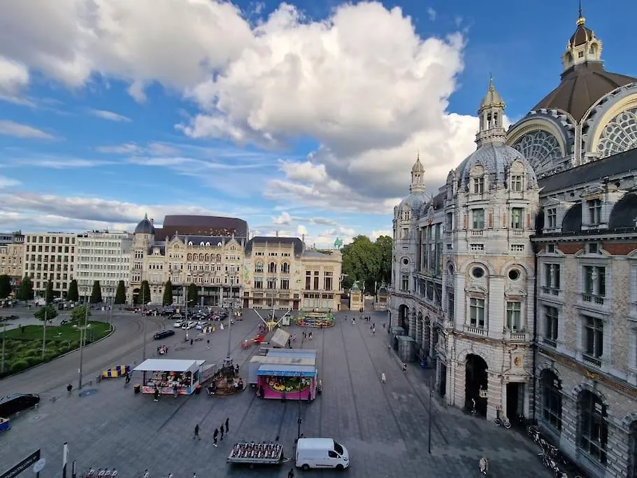 Stunning View + Japan Design Bed @ Central Station Antwerpen Belgium